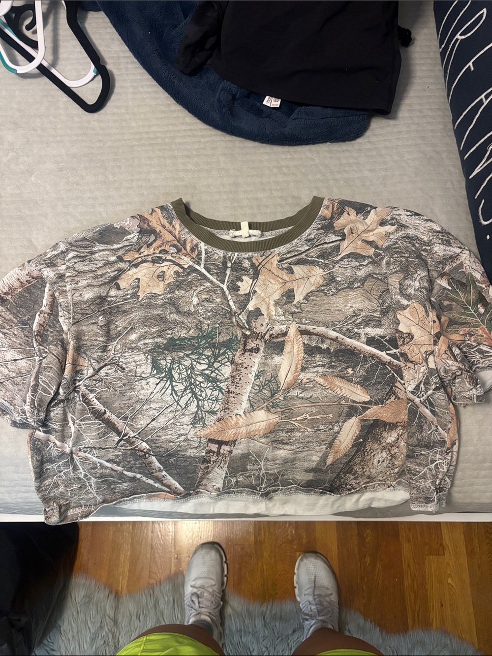 Buckle- Camo cropped shirt